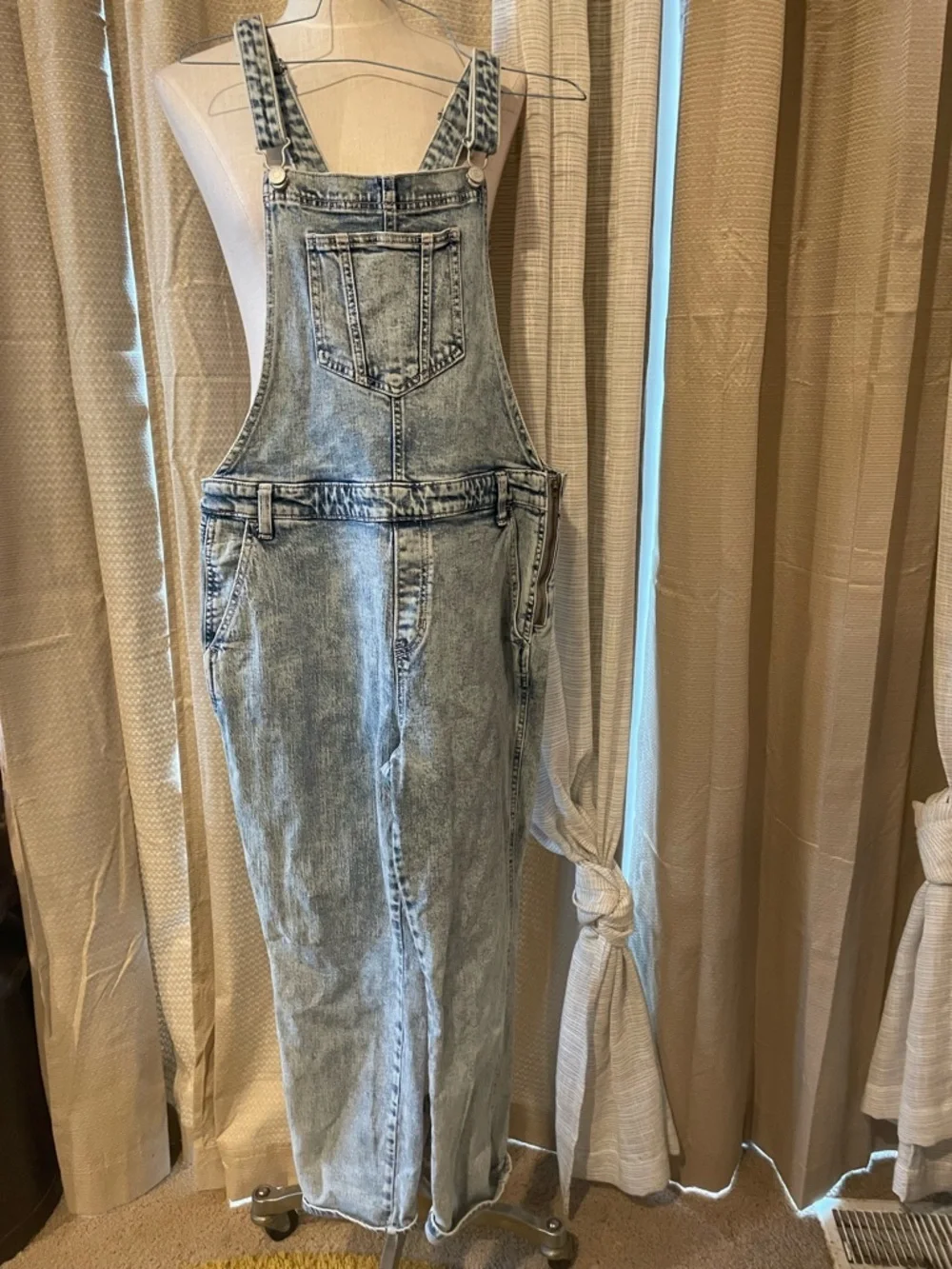 Old Navy stonewashed Light Blue Denim Overalls women’s size 14